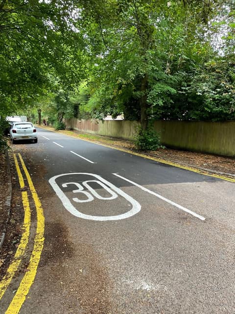 New 30 roundel painted on Cherry Tree Road