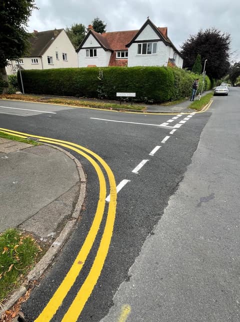 New double yellow lines on a curve of Cherry Tree Road